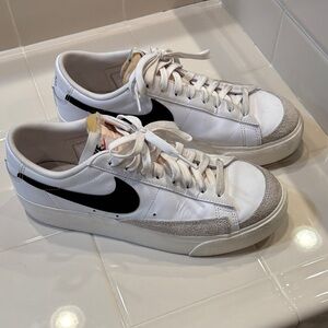 Nike White and Black Sneakers with Red Logo